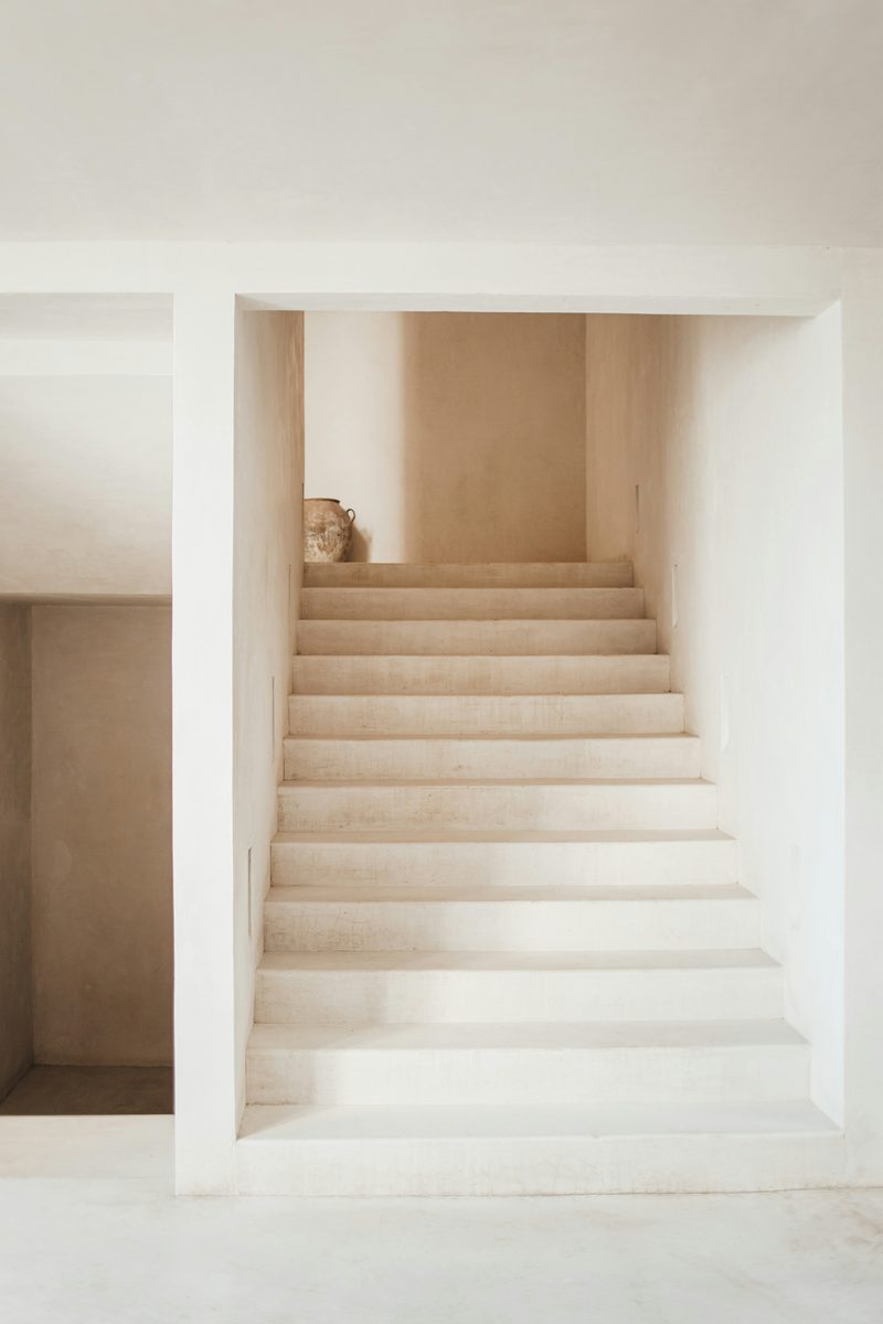Warm minimalist interior, plaster staircase and architectural detail